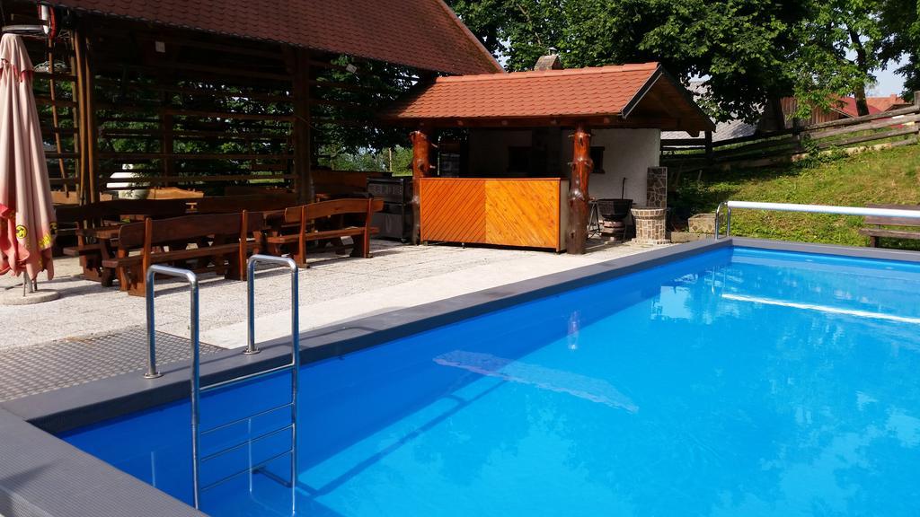 Turizem Pavlin Apartments Senturska Gora Экстерьер фото